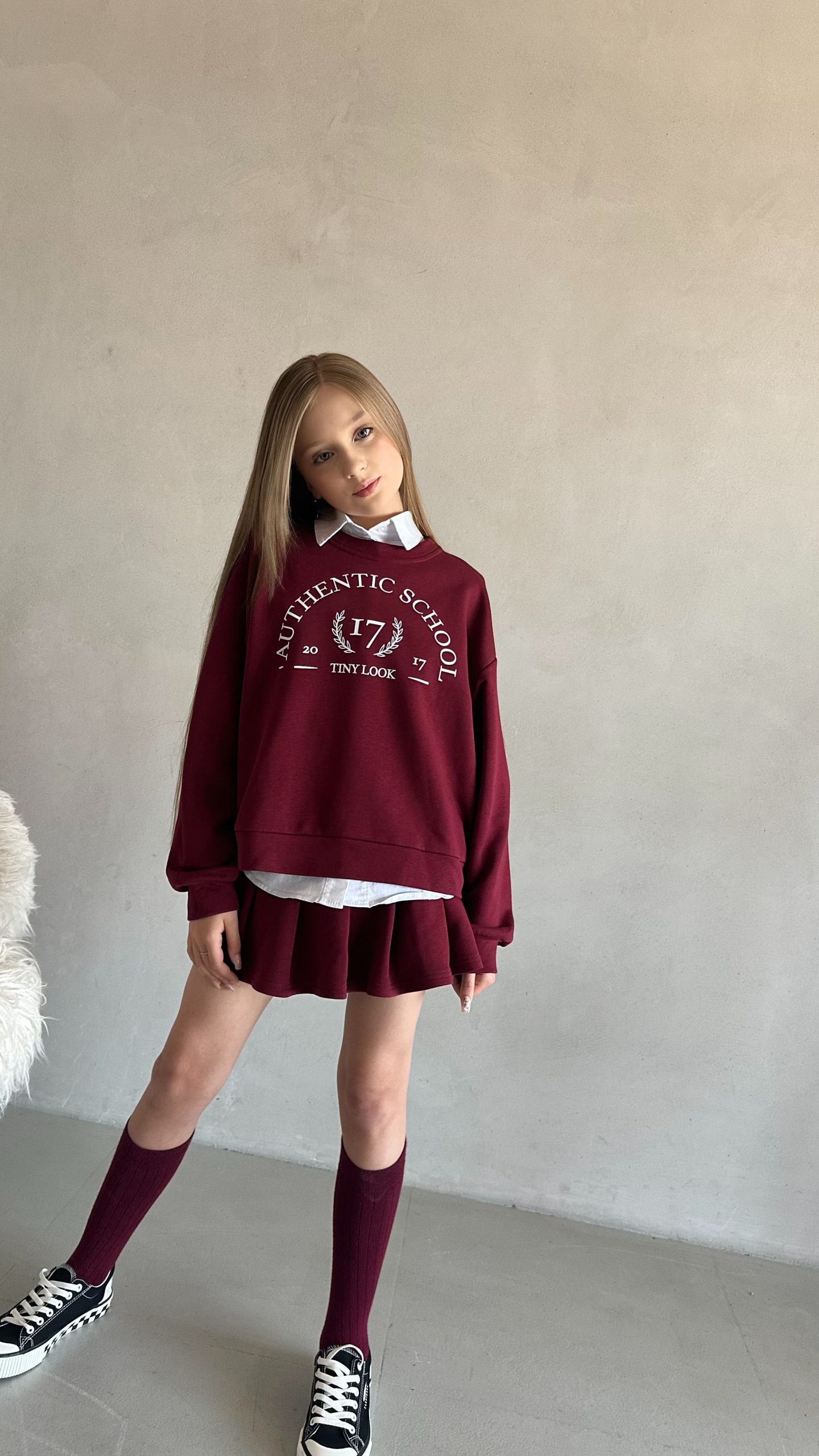 Трикотажний костюм для дівчинки підлітковий TINY LOOK вишневий (світшот та спідниця-шорти) - Зображення 3