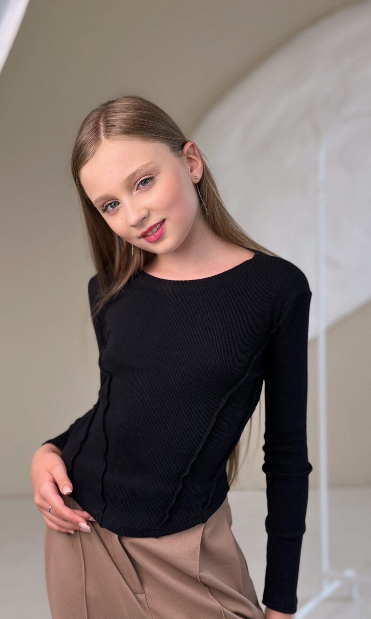 Лонгслів для дівчинки підлітковий TINY LOOK чорний
