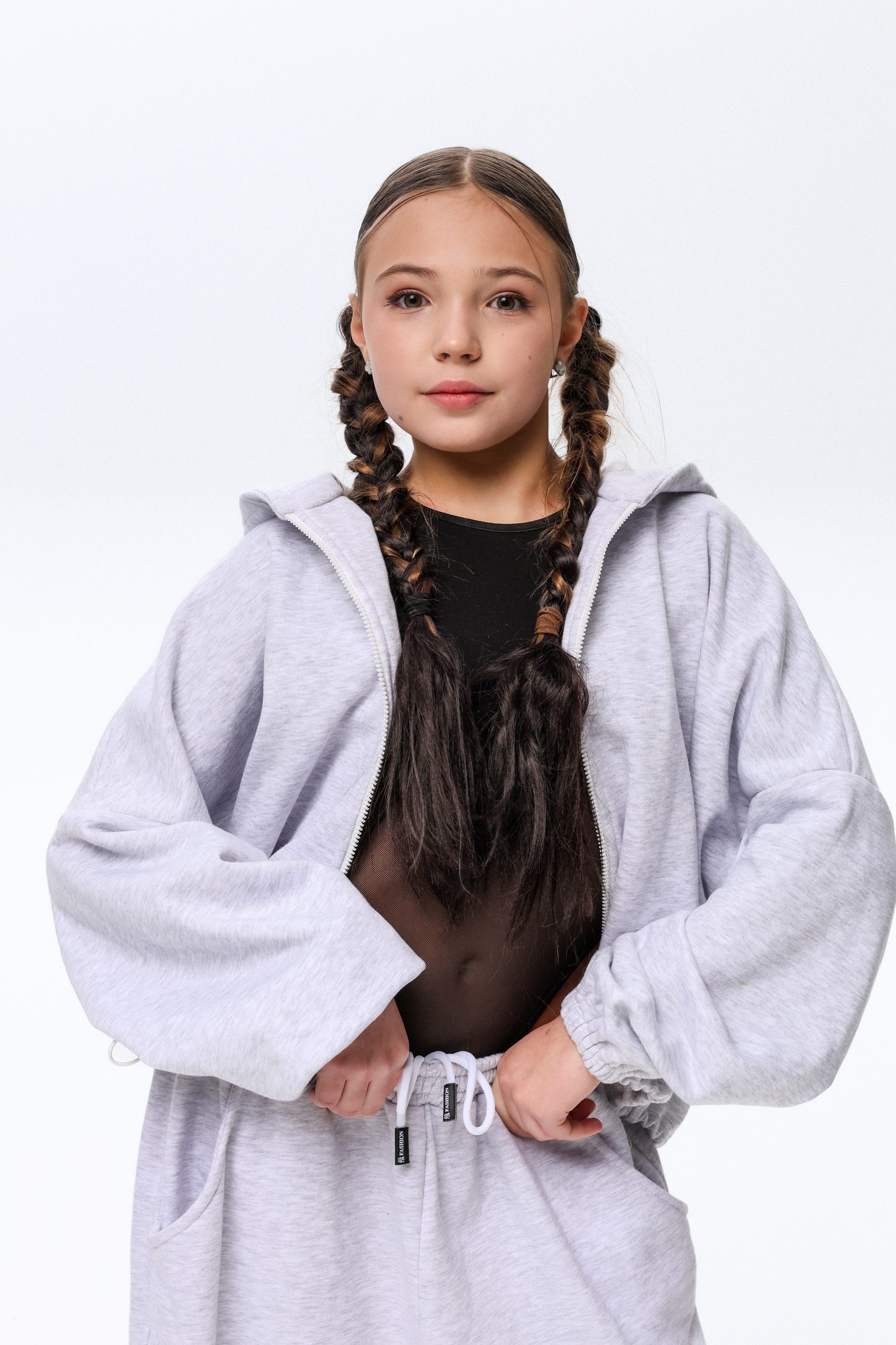 Спортивний костюм для дівчинки TINY LOOK сірий (худі оверсайз та широкі штани карго) - Зображення 6