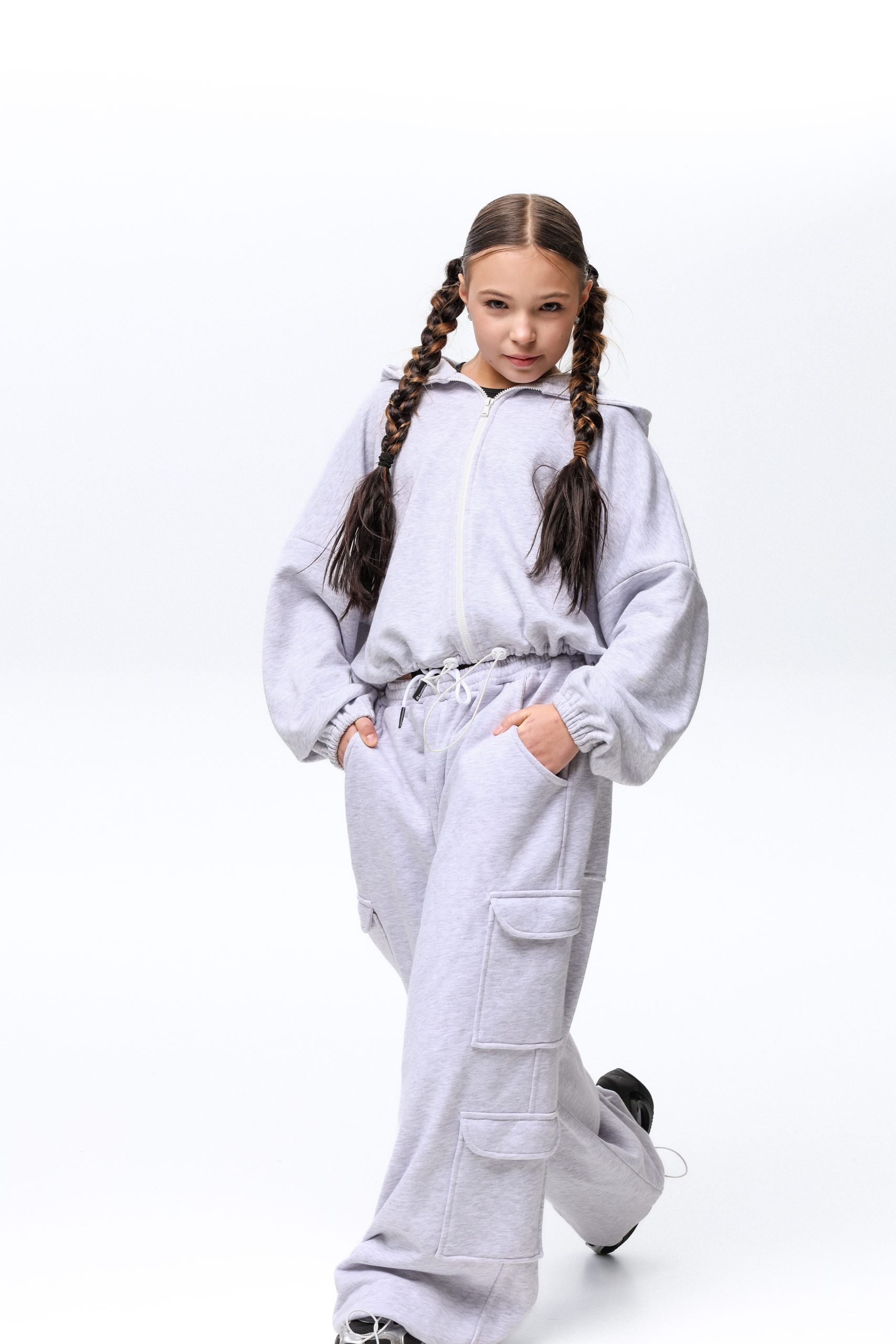 Спортивний костюм для дівчинки TINY LOOK сірий (худі оверсайз та широкі штани карго) - Зображення 7