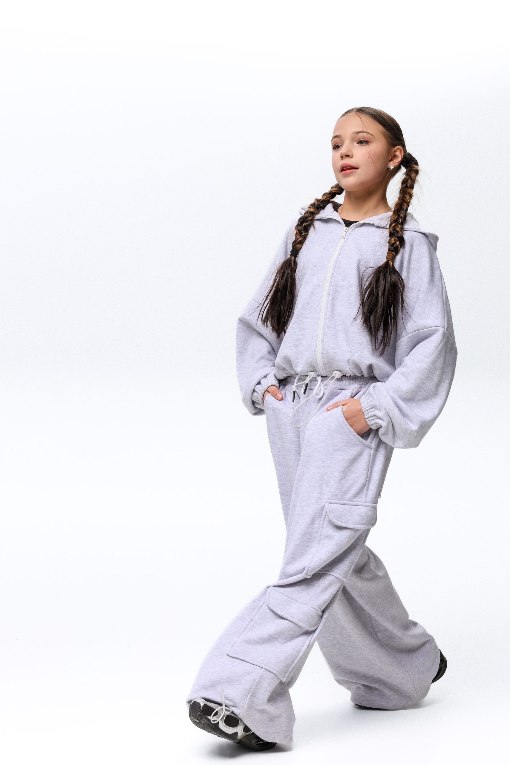 Спортивний костюм для дівчинки TINY LOOK сірий (худі оверсайз та широкі штани карго) - Зображення 4