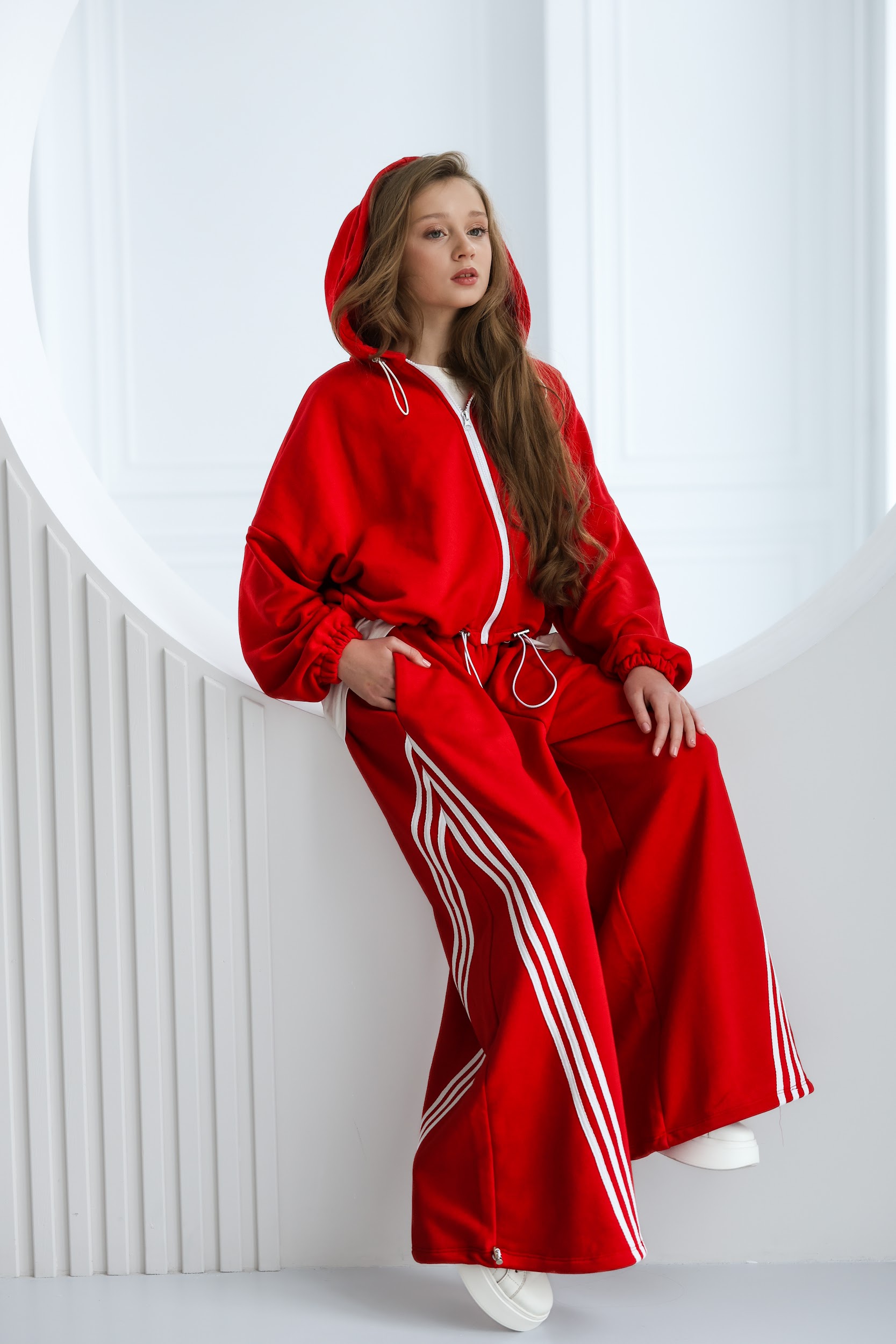 Штани широкі підліткові TINY LOOK з V-подібним кантом червоні - Зображення 4