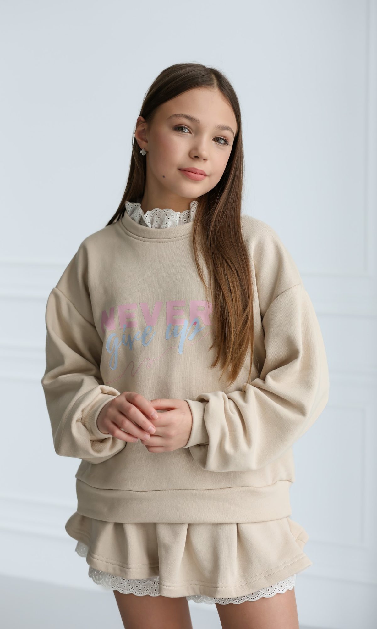 Підлітковий трикотажний костюм TINY LOOK зі спідницею та мереживом бежевий