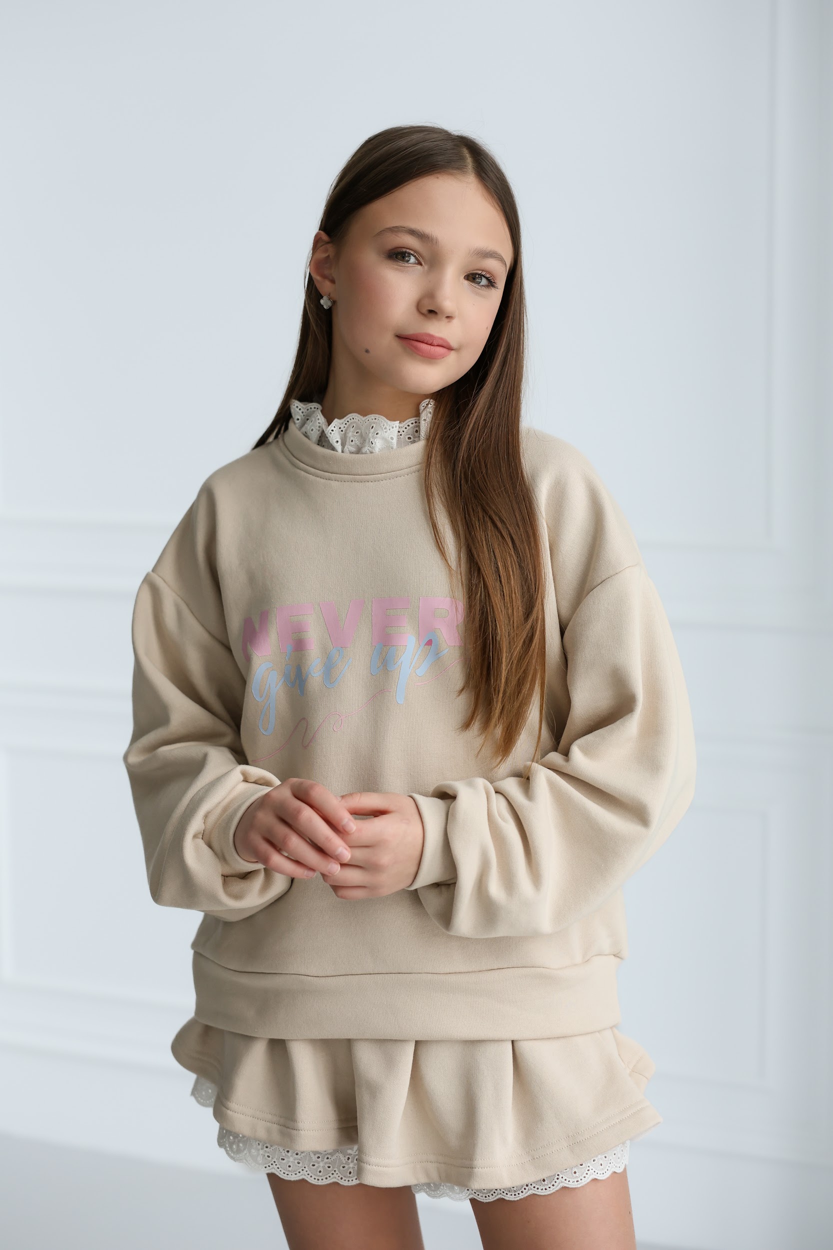 Підлітковий трикотажний костюм TINY LOOK зі спідницею та мереживом бежевий