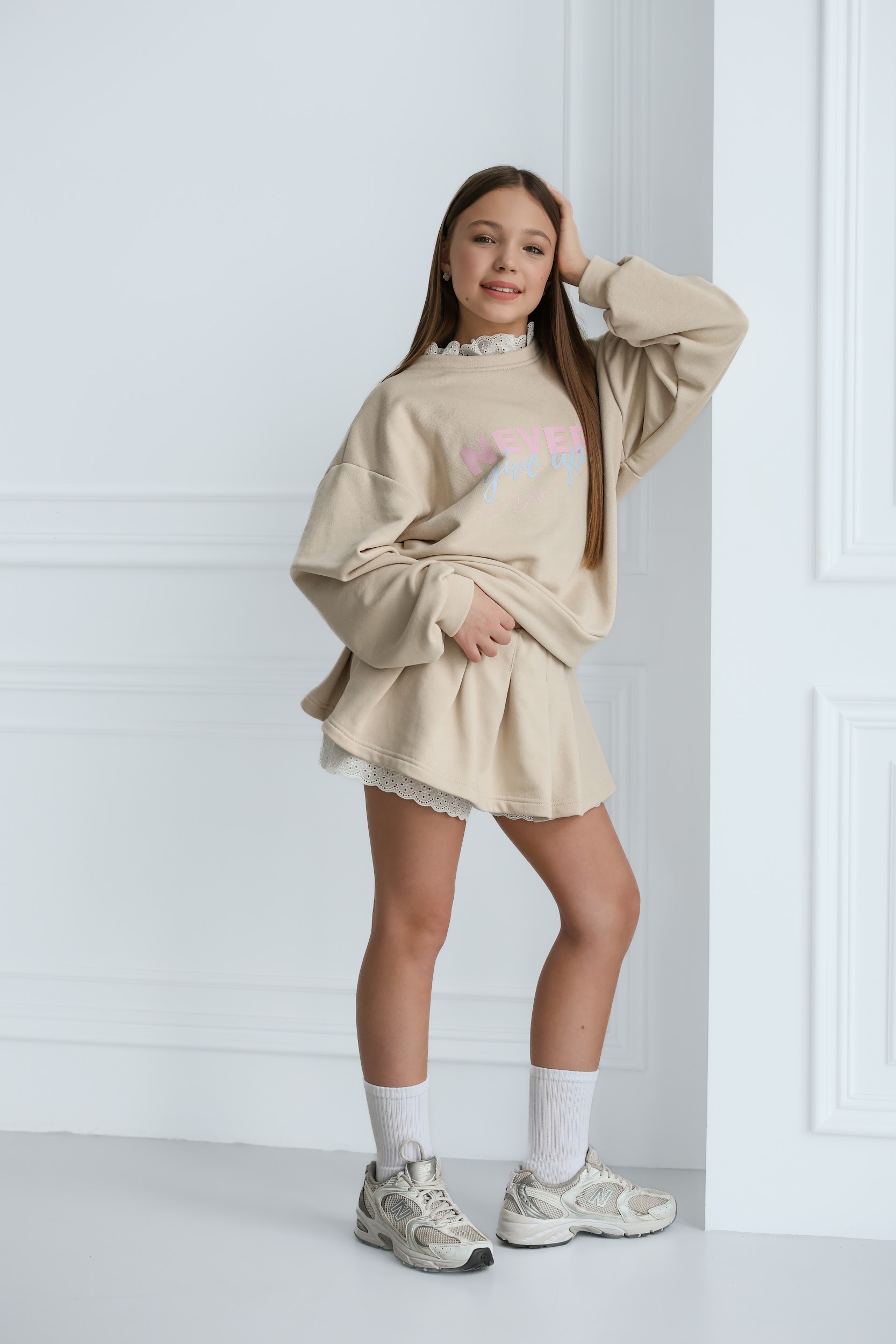 Підлітковий трикотажний костюм TINY LOOK зі спідницею та мереживом бежевий - Зображення 3