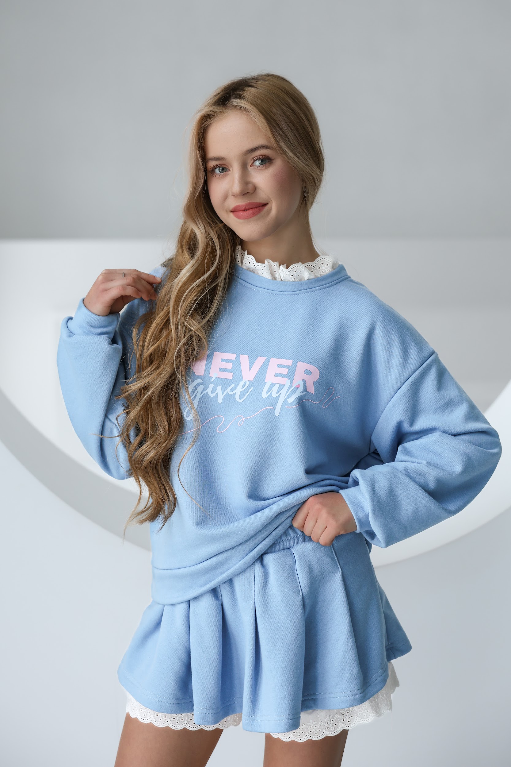 Підлітковий трикотажний костюм TINY LOOK зі спідницею та мереживом блакитний - Зображення 3