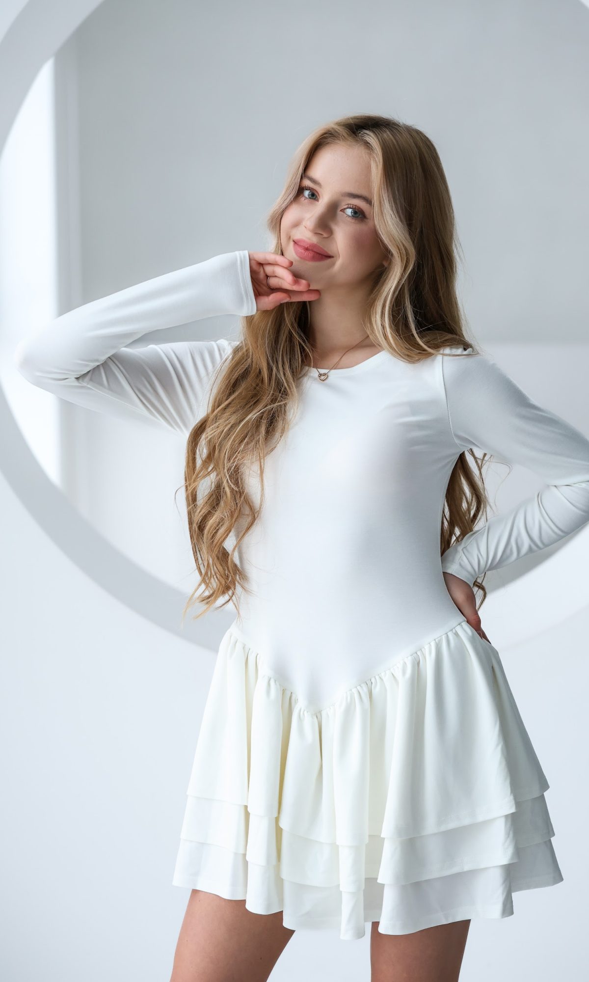 Сукня трикотажна підліткова TINY LOOK з рюшами молочна