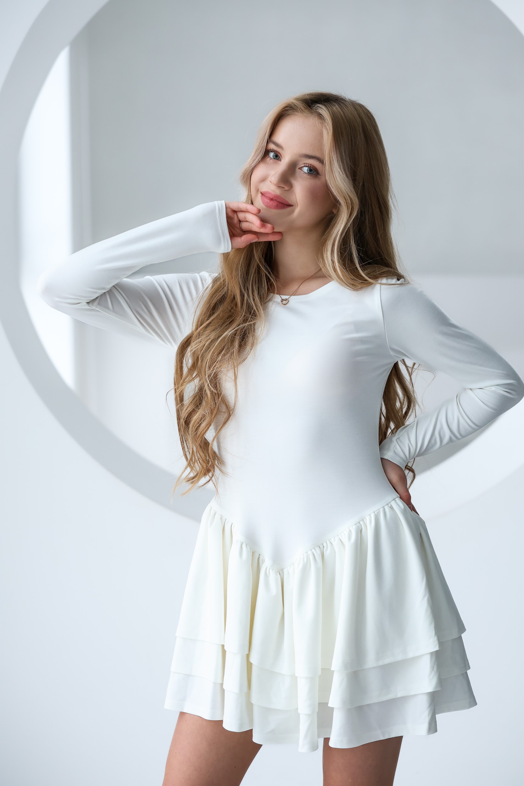Сукня трикотажна підліткова TINY LOOK з рюшами молочна