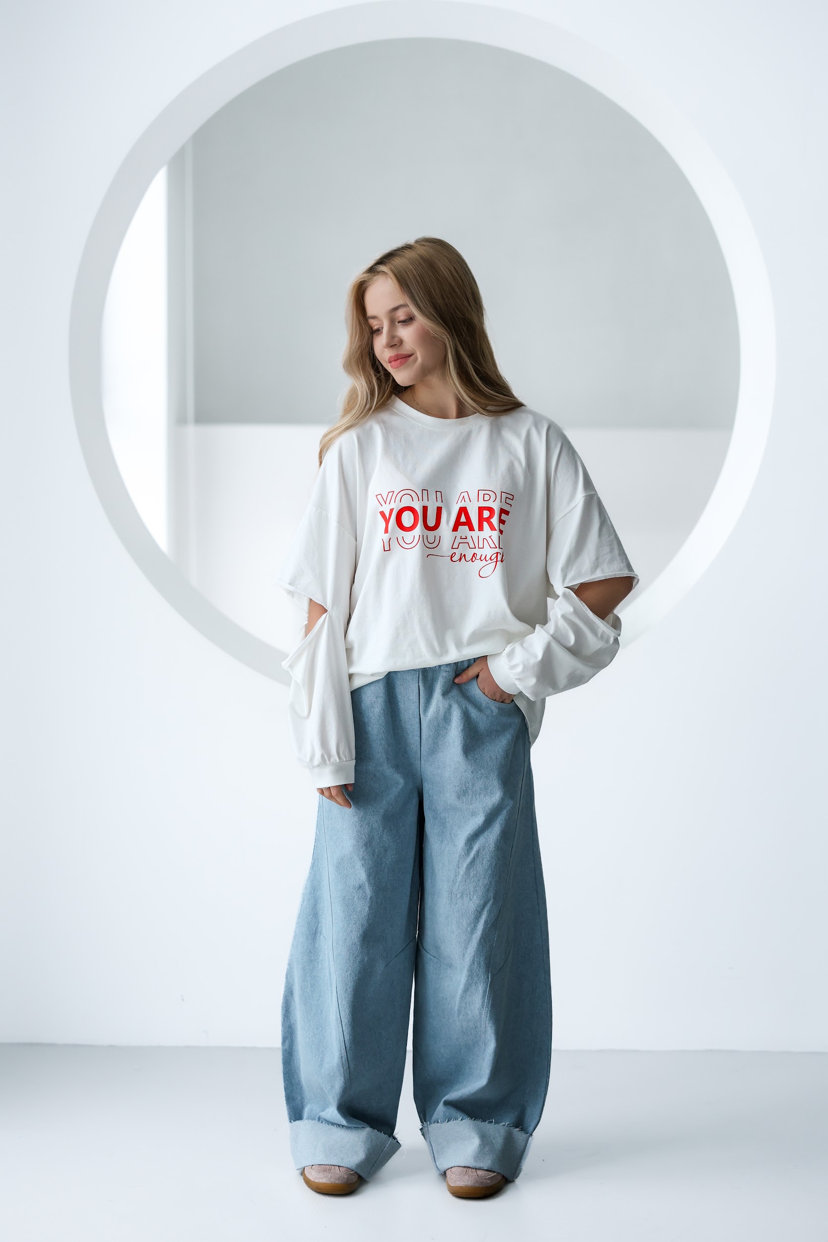 Футболка оверсайз TINY LOOK You Are Enough з подовженими рукавами біла - Зображення 6