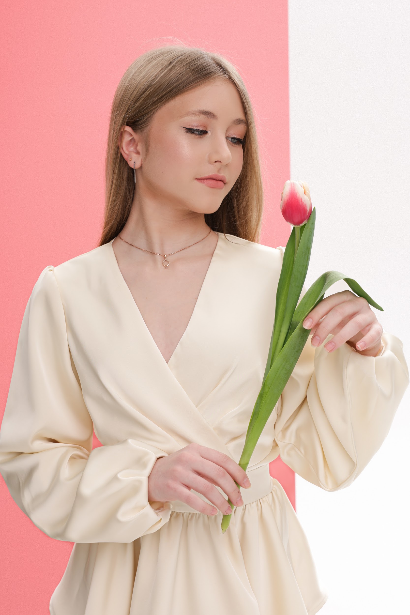 Святкова сукня для дівчинки TINY LOOK з воланами молочна - Зображення 2