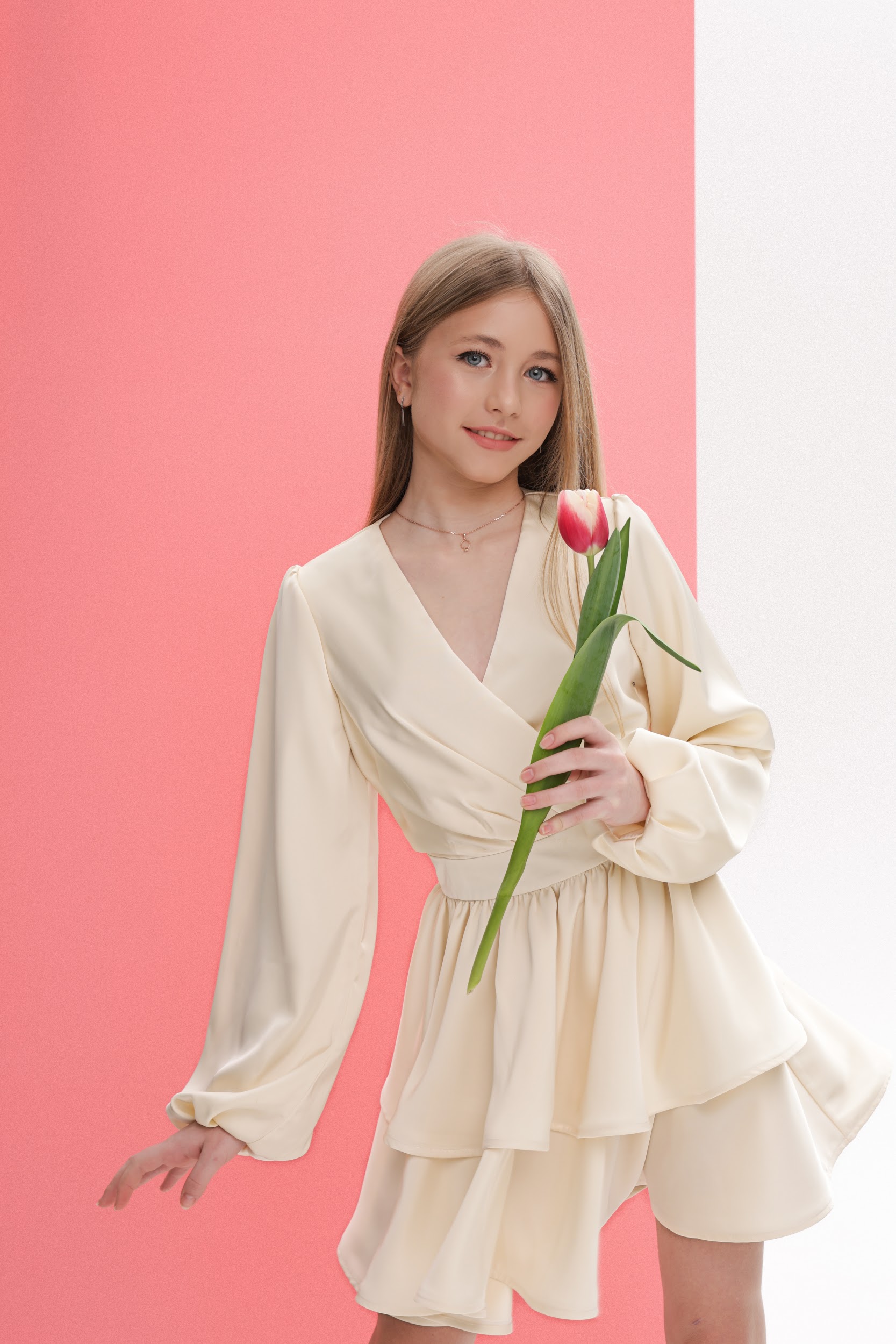 Святкова сукня для дівчинки TINY LOOK з воланами молочна - Зображення 6