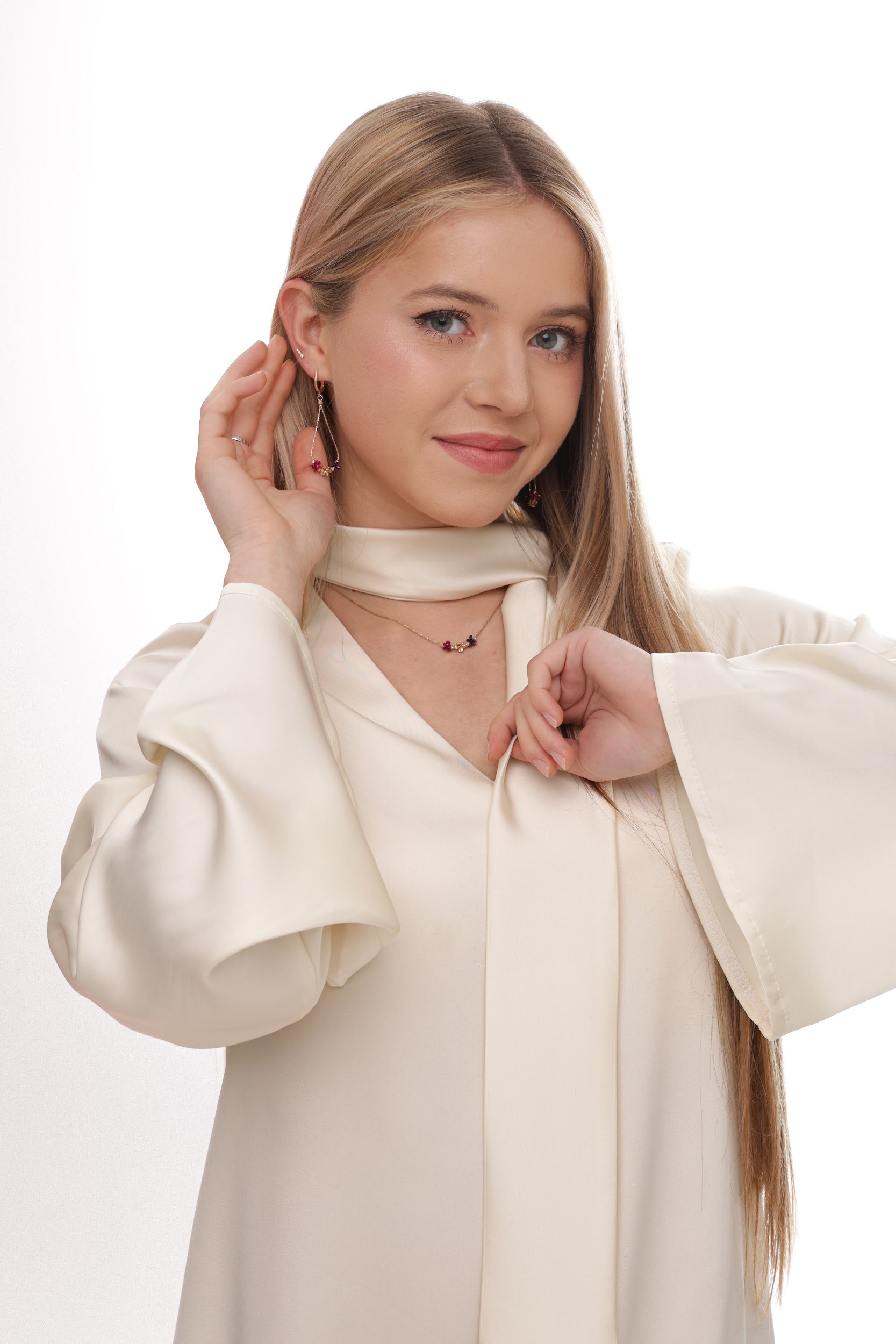 Атласна сукня для дівчинки TINY LOOK з пір’ям молочна - Зображення 5