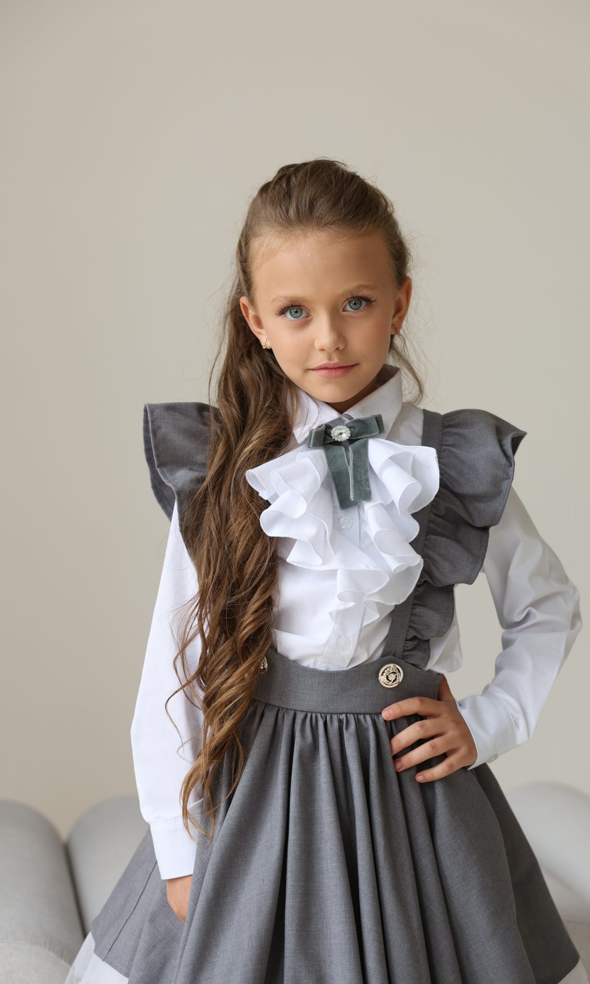 Шкільна блузка для дівчинки TINY LOOK біла з довгим рукавом та рюшами