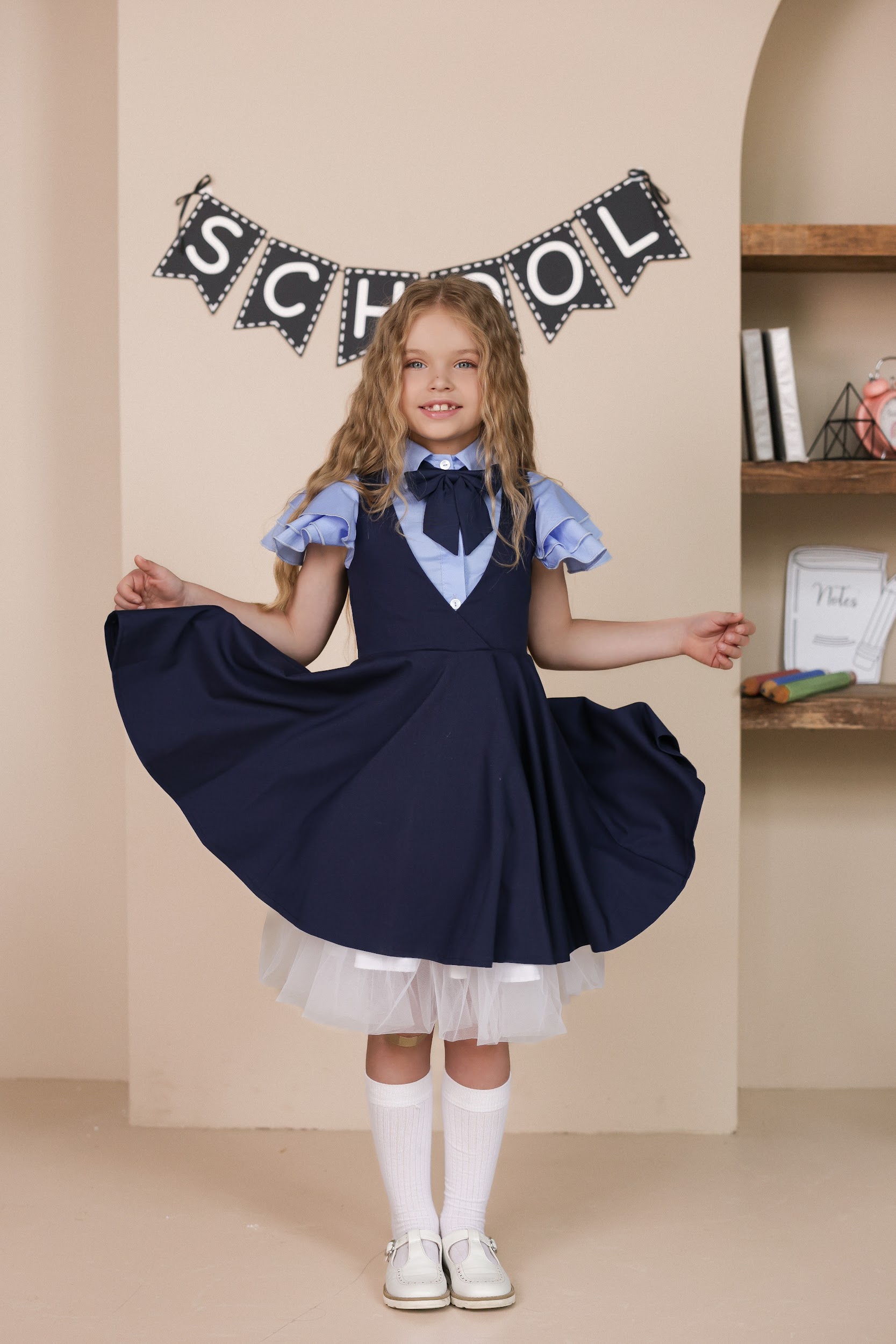 Сарафан шкільний TINY LOOK синій з V-подібним вирізом - Зображення 7
