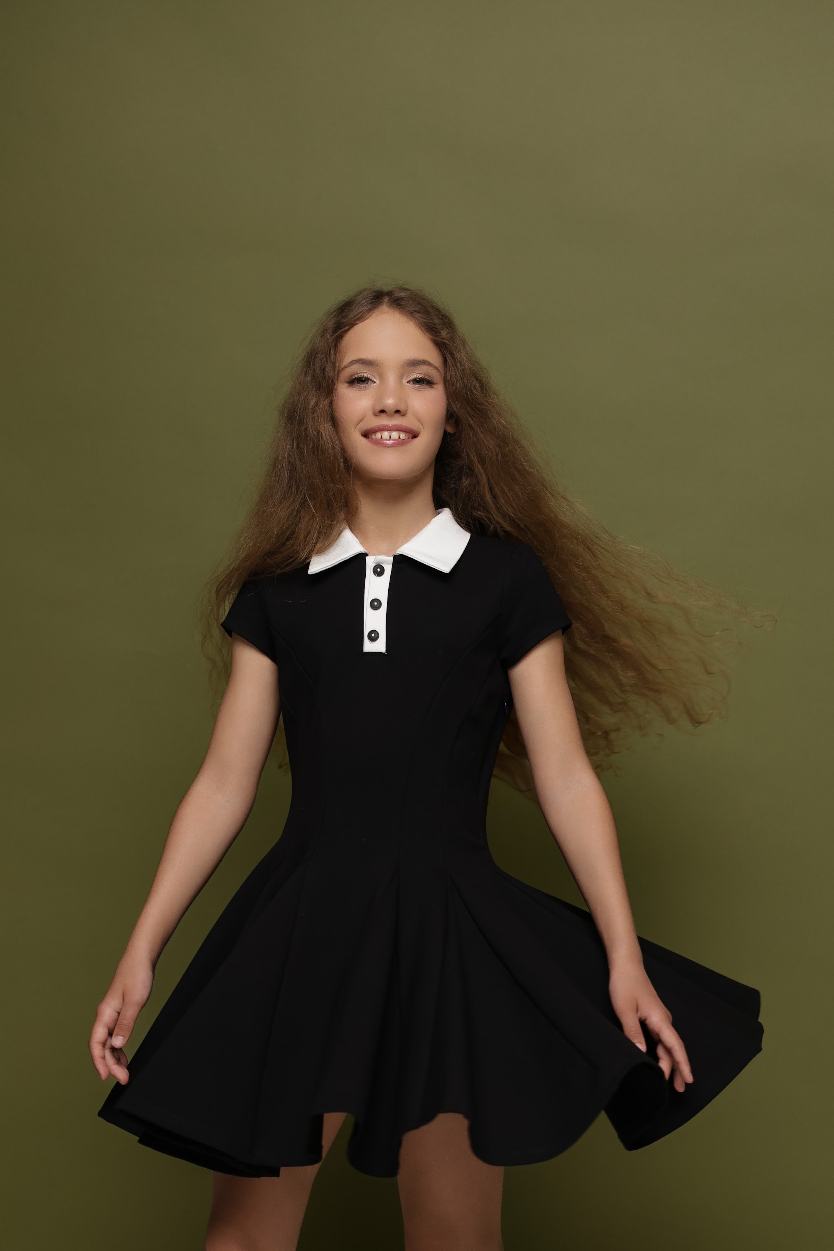 Шкільна сукня базова TINY LOOK чорна з коротким рукавом - Зображення 9